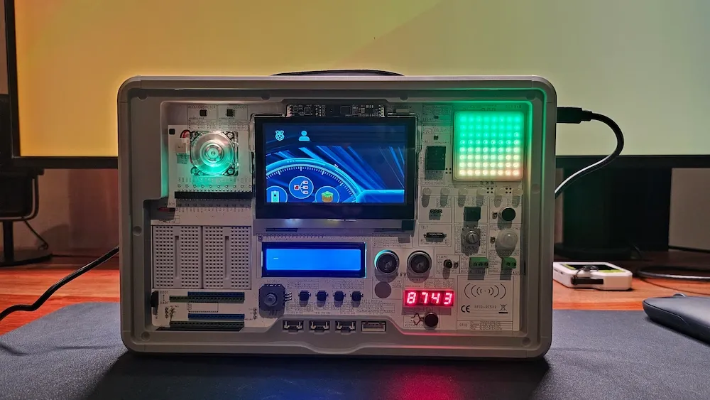 CrowPi 3 board with RGB fan that always runs